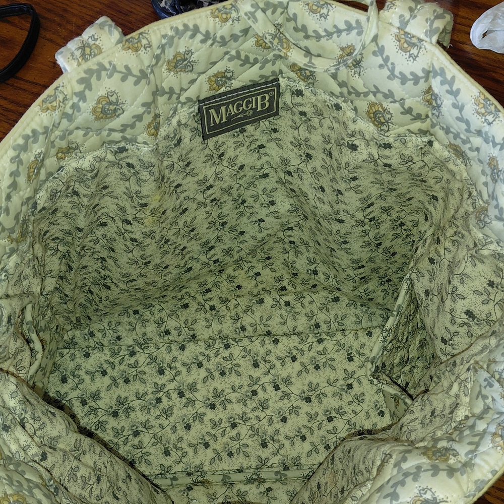 MAGGIB quilted Cotton Floral Tote Bag w Pouch, Toggle Closure, 12x11x4, Pockets+ - Picture 2 of 3